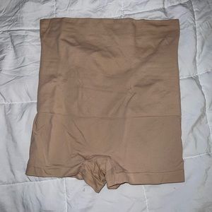BEIGE MAIDENFORM SHAPEWEAR - NEVER WORN